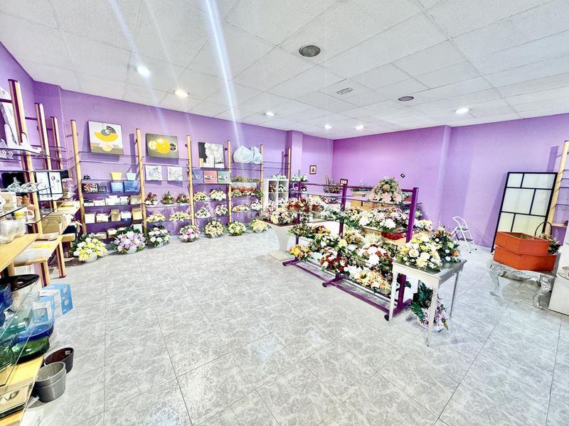 Foto 8d9990f4-6518-41a7-bb2f-a3c8bb7b86fb. Alquiler local comercial en Sónsoles Ávila