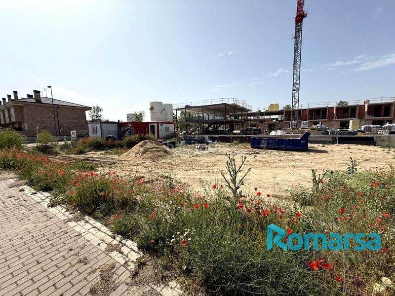 Foto 39659132-6e1c-434e-a654-568630215b55. Terreno residencial maravilloso solar en avenida derechos humanos en Ávila