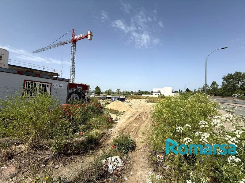 Foto 66cd25ed-2605-45df-9ce5-dd7f5f1fbe2b. Terreno residencial maravilloso solar en avenida derechos humanos en Ávila