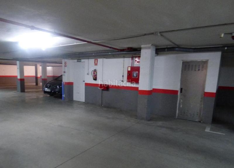 Foto f9e03065-4e93-483f-9b10-dc7fafe836ba. Parking coche en Universidad Ávila