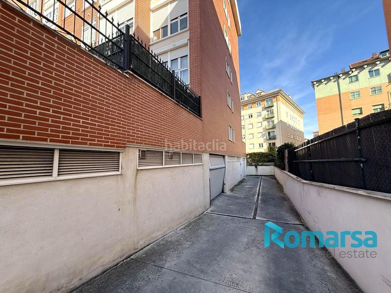 Foto 2132fd1b-1837-4d56-a4d6-5e6394524792. Aparcament cotxe a Universidad Ávila