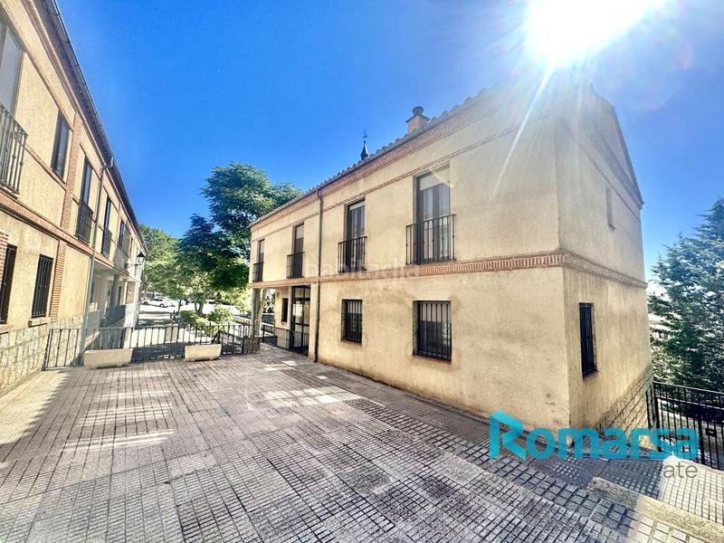 Foto 195b88f8-a1e1-4296-8bb3-e6f5b48c451f. Casa adossada amb calefacció aparcament a Sur Ávila