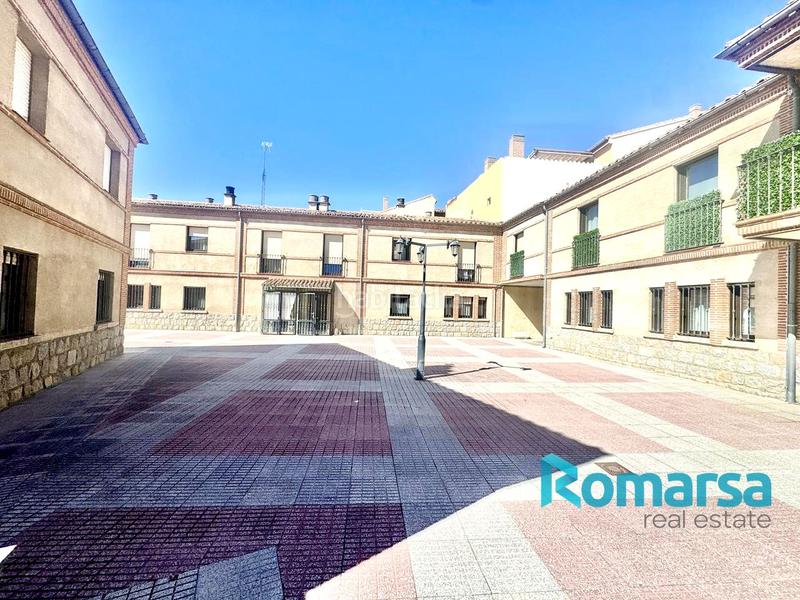 Foto f2c3f957-2c7f-47a4-a1a8-614bd07f55bf. Casa adossada amb calefacció aparcament a Sur Ávila