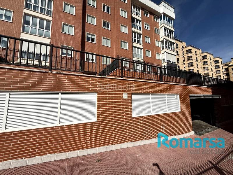 Foto e04418b4-4006-4fe7-988e-49ec6a6ae57f. Parking voiture dans Universidad Ávila