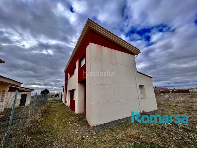 Foto ff74f81c-7438-4fdc-8e2d-5f942b33ce5a. Casa amb aparcament a Sanchidrián
