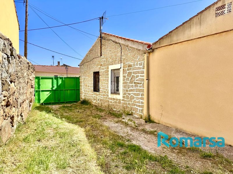 Foto b4a9923b-4b60-4f6f-806e-2575de64b67d. Casa amb calefacció aparcament a Mingorría