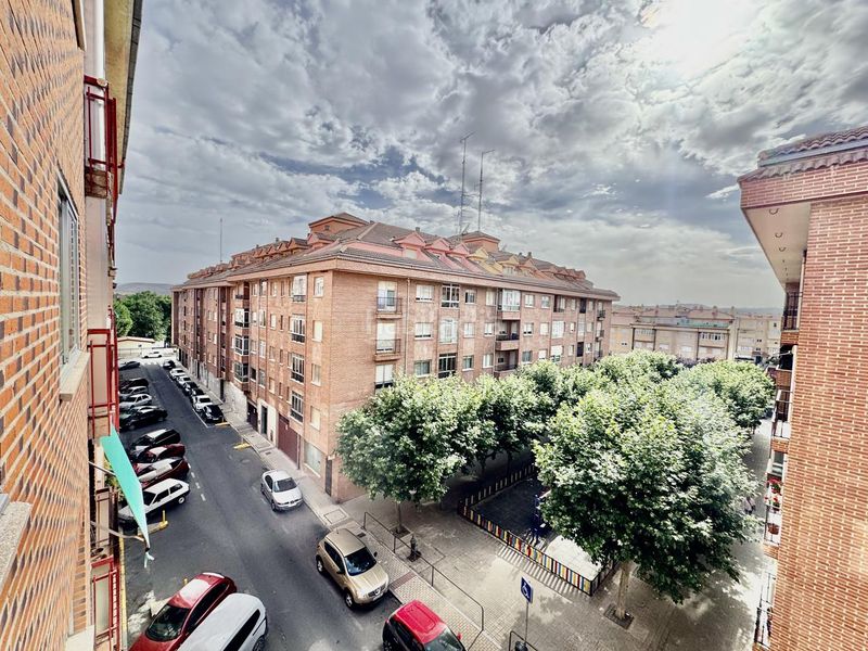 Foto f083cf55-d74d-425d-bb9c-0ff6627a1f70. Pis amb calefacció aparcament a Sur Ávila