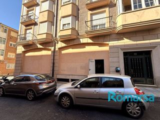 Local Comercial  Calle capitán peñas. Precioso económico en zona de san roque