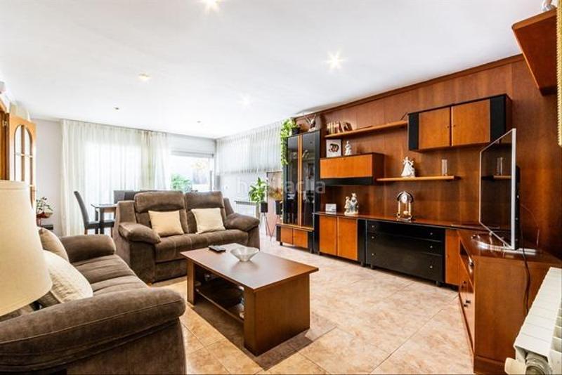 Foto 04030ffe-cd29-43e8-84ff-ae5b7e9f37be. Xalet a carrer john lennon de 57 a Castellarnau Sabadell