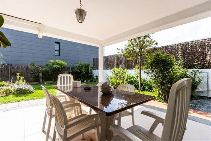 Foto 0a0fa400-a7a5-4063-84a4-7a1b0130db8d. Xalet a carrer john lennon de 57 a Castellarnau Sabadell