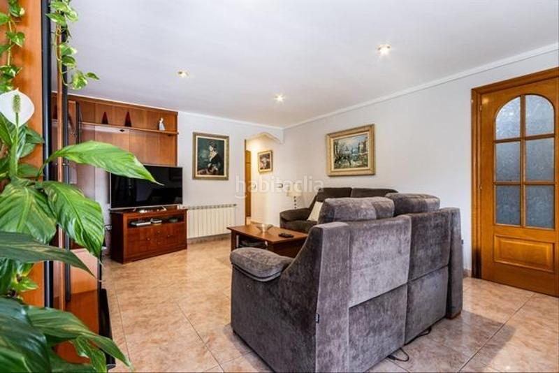 Foto aee03d7d-a802-4efd-88b5-e8d26d4d3506. Xalet a carrer john lennon de 57 a Castellarnau Sabadell