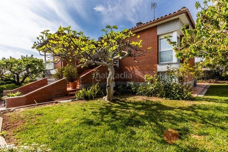 Foto ba8dd52e-7afa-41a5-8cc1-b456fde83bf0. Xalet a carrer john lennon de 57 a Castellarnau Sabadell