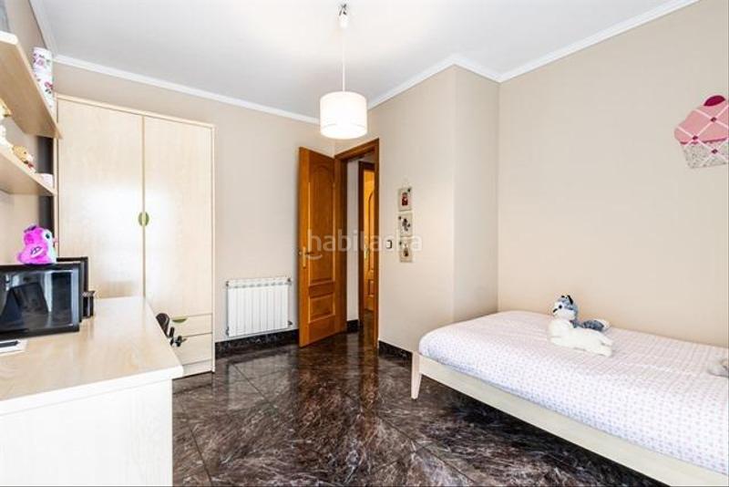 Foto bb2e63d1-2c84-4810-bc68-3b46ea7fb03a. Xalet a carrer john lennon de 57 a Castellarnau Sabadell