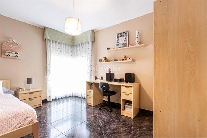 Foto d38e90c0-e3fb-4f06-87fa-a64e125f7a3d. Xalet a carrer john lennon de 57 a Castellarnau Sabadell