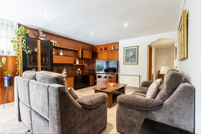 Foto e4d1348d-91cf-4efc-9027-fe8b4d3e09ab. Xalet a carrer john lennon de 57 a Castellarnau Sabadell