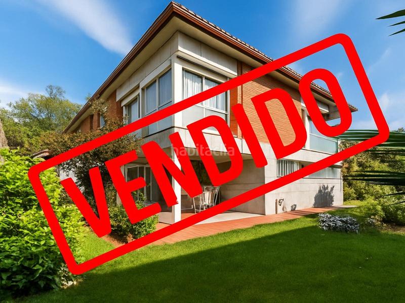 Foto e779394e-24b6-4943-b02d-da5a85a2a5af. Xalet a carrer john lennon de 57 a Castellarnau Sabadell