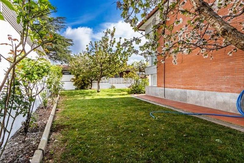 Foto f9f10f18-929b-4938-acb3-ba1508f862d4. Xalet a carrer john lennon de 57 a Castellarnau Sabadell