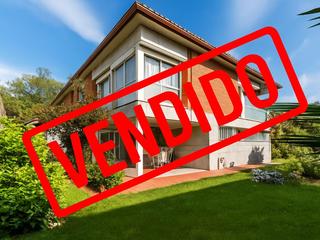 Xalet a Carrer john lennon de 57. Chalet en parcela de 606 m cantonero en castellarnau