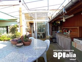 Maison  Carrer de sant jaume. Casa en castellar del valles, con terraza,  patio y jardín!!