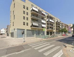 Lloguer Local Comercial  Carrer pi i margall de. Local cantonero en el eix macia con salida de humos!!!