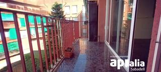 Appartement  Calle independencia de la. Piso de 3 habitaciones en la creu de barberà