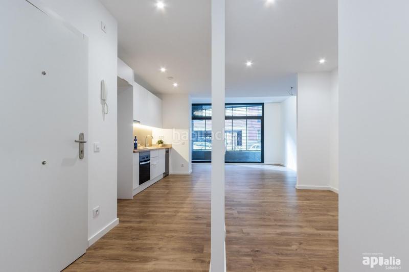 Foto 205facff-0531-4a93-90ee-20a206bc0f4c. Planta baja apartamento en planta baja tipo loft, en el Eixample en Sabadell
