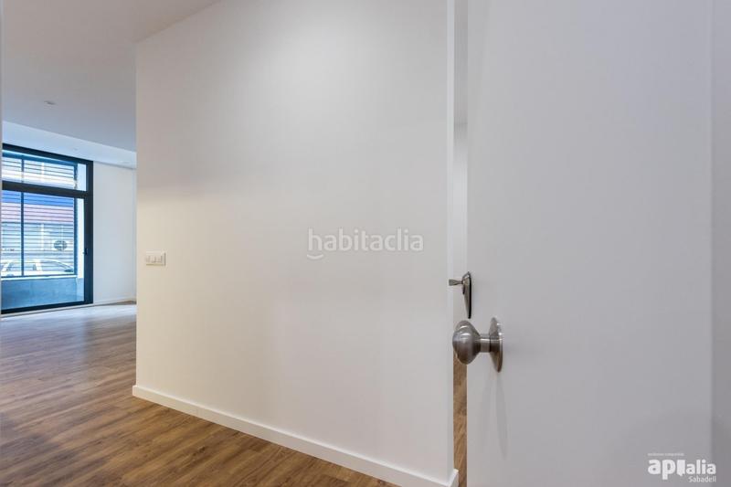 Foto e593a496-874b-4d72-9fc1-c1b6d5491538. Planta baja apartamento en planta baja tipo loft, en el Eixample en Sabadell