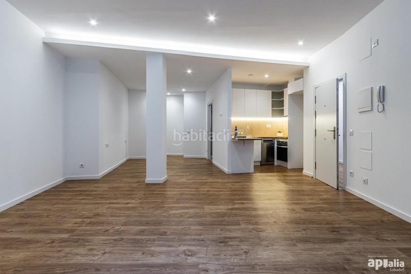 Foto 53614b09-3526-49bf-a0d6-cf62e9c17f91. Planta baja apartamento en planta baja tipo loft, en el Eixample en Sabadell