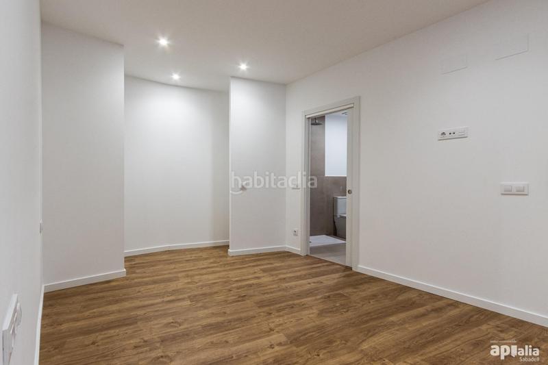 Foto c56c8861-90ad-46ef-8463-e1b4e3994379. Planta baja apartamento en planta baja tipo loft, en el Eixample en Sabadell