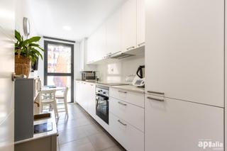 Appartement  Calle d'ausiàs march. Seminuevo con balcón, parking y trastero!!