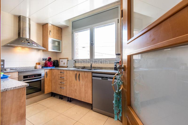 Foto 4e783342-ac5d-4eeb-a3f6-4e1fac8d1a39. Casa adossada amb calefacció aparcament a La Romànica Barberà del Vallès