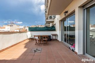 Pis  Calle sant ferran de. Piso de dos habitaciones con terraza en gràcia