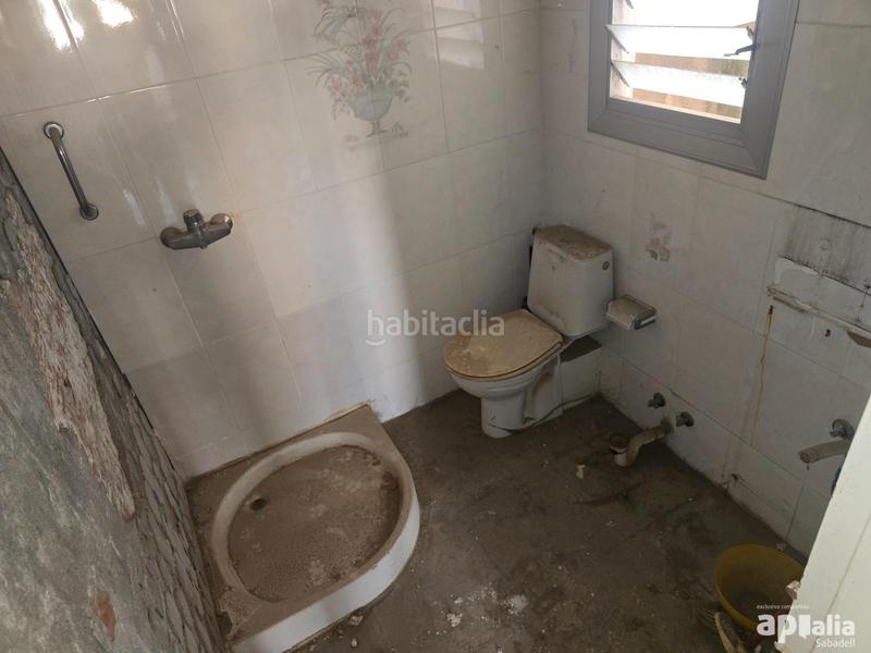 Foto bf430e06-7b02-45d7-b42f-ebc988ff9462. Piso can oriach, 1 de altura, muy muy económico!! en Sabadell