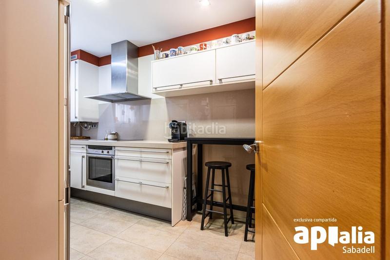 Foto bd5ce623-4f62-4cd2-851a-1eb818658cc9. Casa con riscaldamento parcheggio in Creu Alta Sabadell