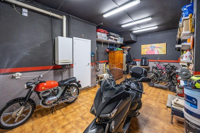 Foto 1b91cd3c-0719-4807-ab33-b74084654f08. Casa amb aparcament a Serra d'en Camaró Sabadell