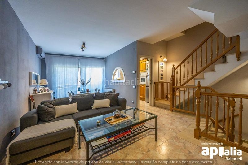 Foto 691bffac-b3b6-41d5-9cf0-aacfd7bae72a. Casa amb aparcament a Serra d'en Camaró Sabadell