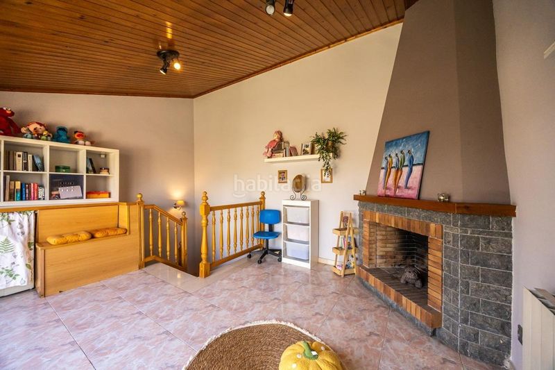 Foto aa8918b0-a376-4533-83df-5c3f03a63a3c. Casa amb aparcament a Serra d'en Camaró Sabadell