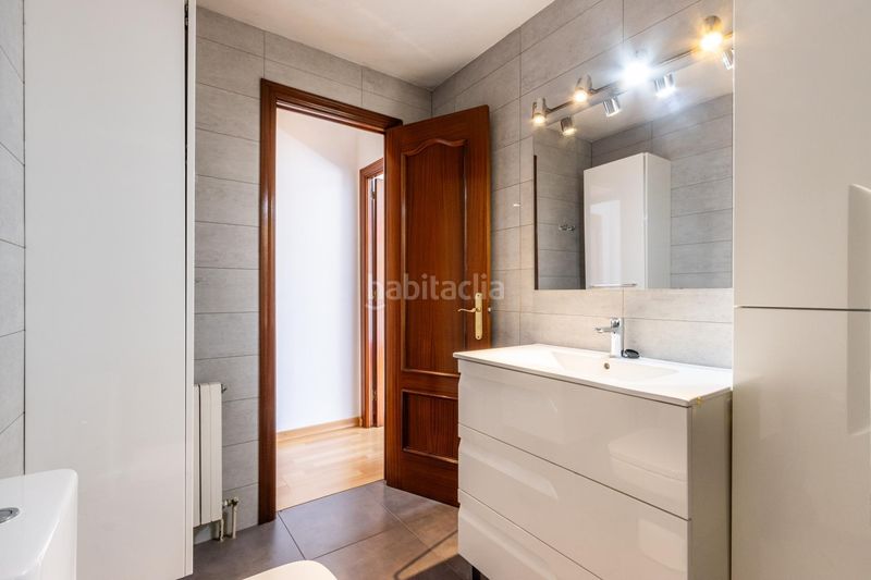 Foto 9417d8af-1588-456d-b9fe-e6381f3da13e. Casa amb calefacció aparcament a Centre Sabadell