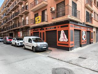 Location Local commercial à Calle soledad 15. Se alquila local con barra y aseos para bar