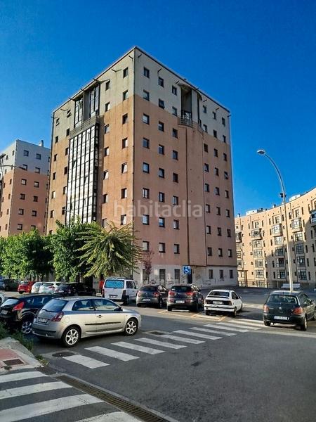 Foto f533abf9-9fdd-4ab5-9f34-724e6891ec6f. Appartamento con riscaldamento parcheggio in Los Rosales Coruña (A)