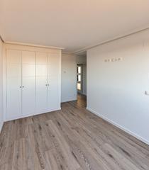 Apartment in Calle de josé vicente del val 15. Entrega 2027: entreplanta de un dormitorio junto al hospital uni