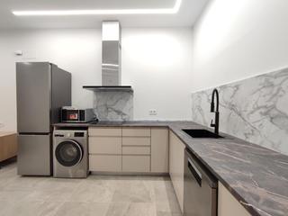 Location Rez-de-chaussée à Feria