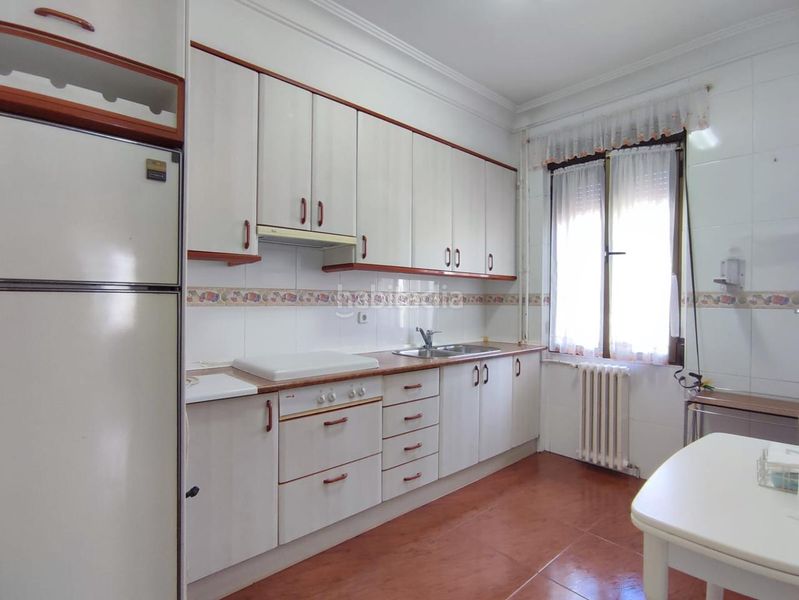 Foto 49c6138a-8cef-44c9-b54d-cc1769711df4. Pis amb calefacció aparcament a Feria Albacete