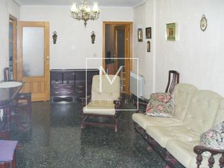 Etagenwohnung in Centro. Piso en semicentro!