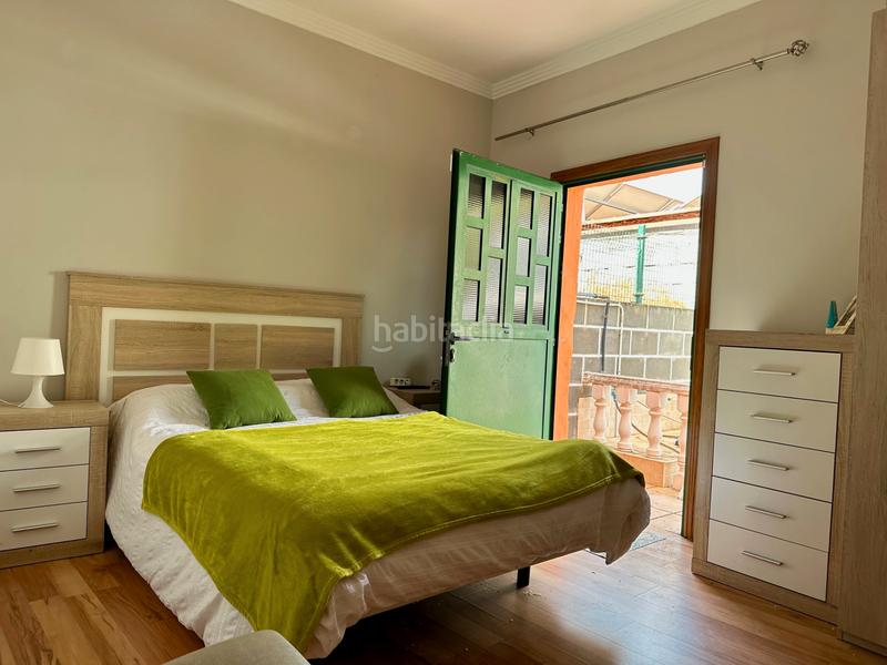 Foto 4198f346-0c2c-49cb-8c58-e3a3fe8c0b5a. Casa a schiera con parcheggio in Vega de San Mateo