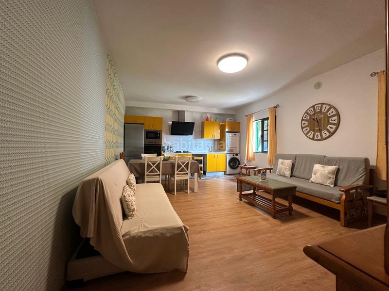 Foto 7fe4ce16-5720-4bca-8d34-e4d8a2f6a064. Casa a schiera con parcheggio in Vega de San Mateo