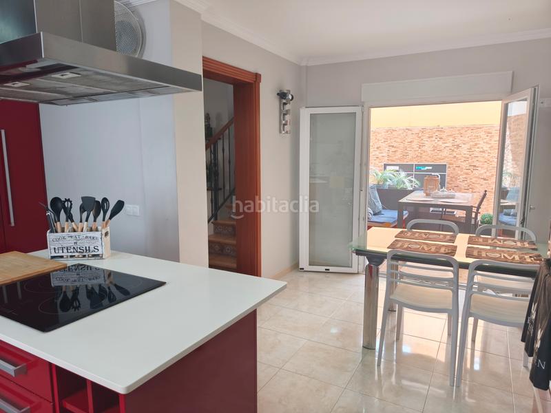 Foto f1533e54-7f0c-4e9a-9aa5-9c48fbc00549. Casa aparellada amb aparcament a San Lorenzo Palmas de Gran Canaria (Las)