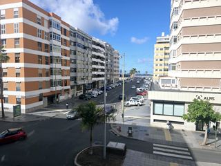 Rent Flat in Calle león y castillo 34