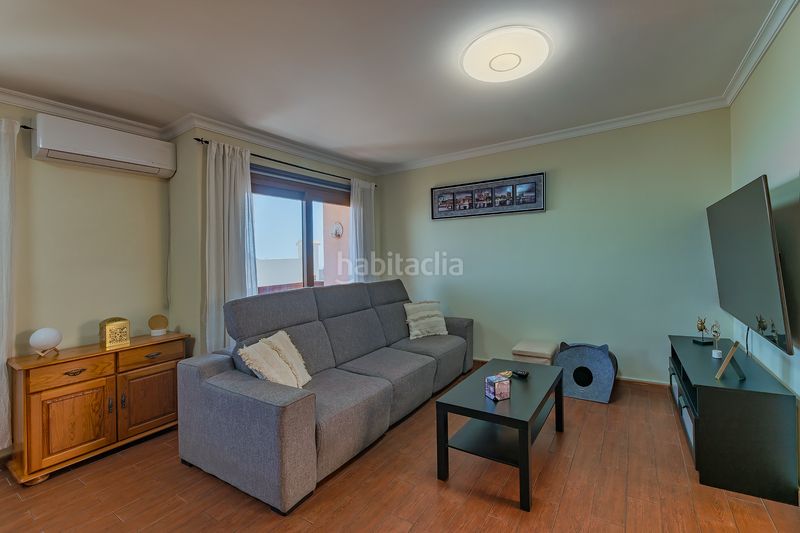 Foto 4c0f9213-db83-403b-adb8-c95fcff0ee00. Casa aparellada amb aparcament a Ingenio pueblo Ingenio