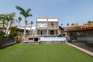 Chalet in Calle Escritor Secundino Delgado